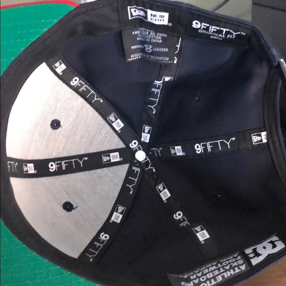 DC Shoe New Era SnapBack - Picture 6 of 7